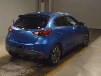 Mazda DEMIO  с аукциона в Японии