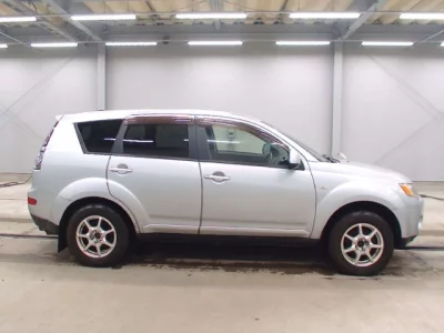 Mitsubishi OUTLANDER  с аукциона в Японии