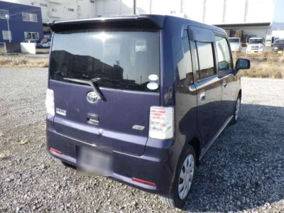 Toyota PIXIS SPACE  с аукциона в Японии