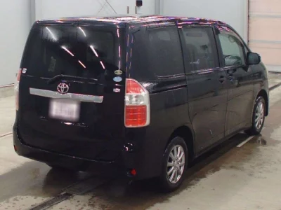 Toyota NOAH  с аукциона в Японии