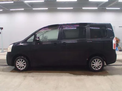 Toyota NOAH  с аукциона в Японии