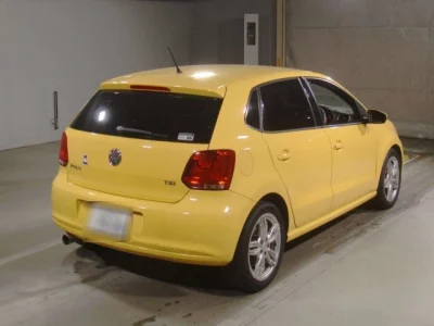 Volkswagen POLO  с аукциона в Японии