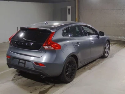 Volvo V40  с аукциона в Японии