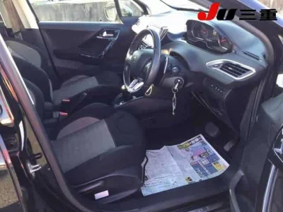 Peugeot 208  с аукциона в Японии