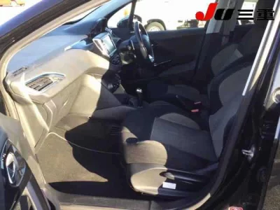Peugeot 208  с аукциона в Японии