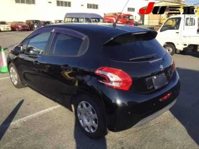 Peugeot 208  с аукциона в Японии