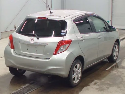 Toyota VITZ  с аукциона в Японии