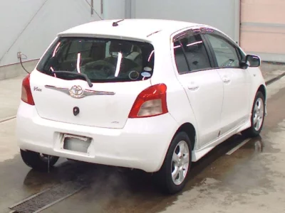 Toyota VITZ  с аукциона в Японии