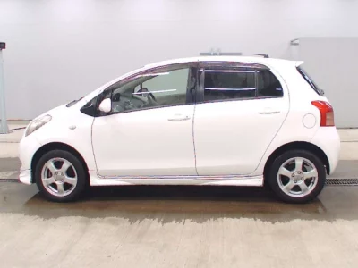 Toyota VITZ  с аукциона в Японии