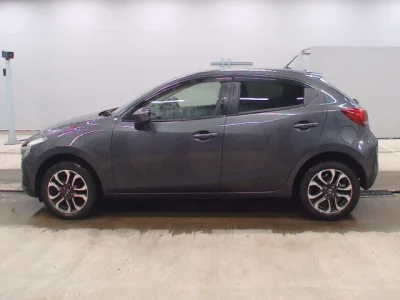 Mazda DEMIO  с аукциона в Японии