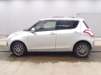 Suzuki SWIFT  с аукциона в Японии