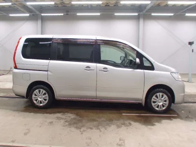 Nissan SERENA  с аукциона в Японии