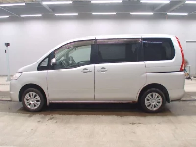 Nissan SERENA  с аукциона в Японии