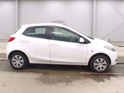 Mazda DEMIO  с аукциона в Японии