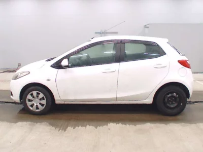 Mazda DEMIO  с аукциона в Японии