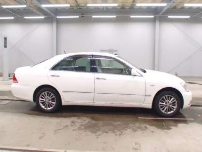 Toyota CROWN  с аукциона в Японии