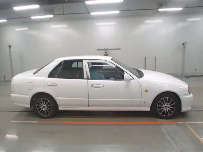 Nissan SKYLINE  с аукциона в Японии