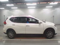 Nissan X-TRAIL лот № 30625 оценка 4  с аукциона в Японии 2
