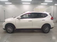 Nissan X-TRAIL лот № 30625 оценка 4  с аукциона в Японии 3