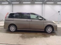 Toyota ISIS лот № 5607 оценка 3  с аукциона в Японии 2