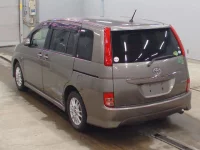 Toyota ISIS лот № 5607 оценка 3  с аукциона в Японии 5