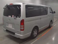 Toyota HIACE VAN лот № 30642 оценка 4  с аукциона в Японии 1