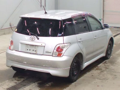 Toyota IST  с аукциона в Японии