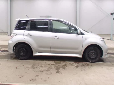 Toyota IST  с аукциона в Японии