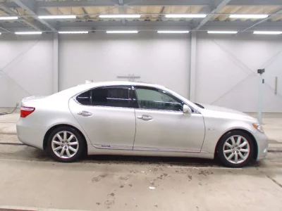 Lexus LS  с аукциона в Японии