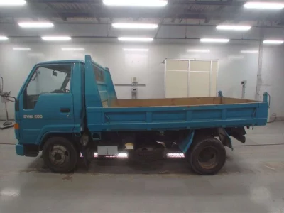 Toyota DYNA  с аукциона в Японии