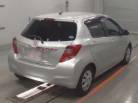 Toyota VITZ лот № 30669 оценка 4  с аукциона в Японии 1