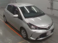Toyota VITZ лот № 30669 оценка 4  с аукциона в Японии 4