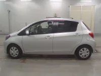 Toyota VITZ лот № 30669 оценка 4  с аукциона в Японии 3
