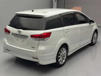Toyota WISH  с аукциона в Японии