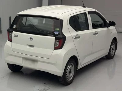 Toyota PIXIS EPOCH  с аукциона в Японии