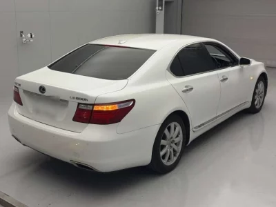 Lexus LS  с аукциона в Японии