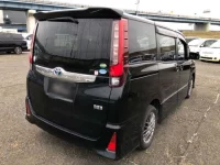 Toyota NOAH лот № 70005 оценка R  с аукциона в Японии 1