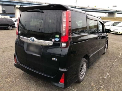 Toyota NOAH  с аукциона в Японии