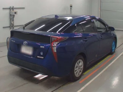 Toyota PRIUS  с аукциона в Японии