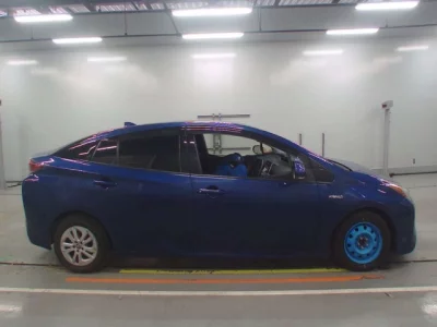 Toyota PRIUS  с аукциона в Японии