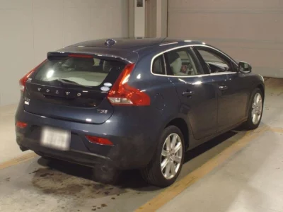 Volvo V40  с аукциона в Японии