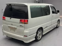 Nissan ELGRAND лот № 4300 оценка RA  с аукциона в Японии 1