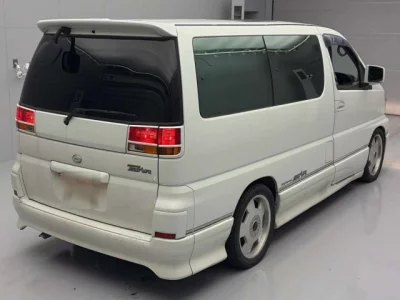 Nissan ELGRAND  с аукциона в Японии
