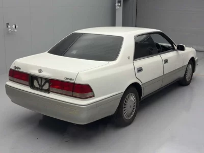 Toyota CROWN  с аукциона в Японии