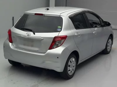 Toyota VITZ  с аукциона в Японии
