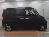 Toyota ROOMY лот № 30717 оценка 4  с аукциона в Японии 2