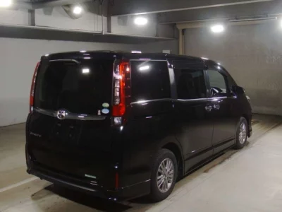 Toyota ESQUIRE  с аукциона в Японии