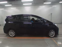 Toyota PRIUS ALPHA лот № 30755 оценка 4  с аукциона в Японии 2