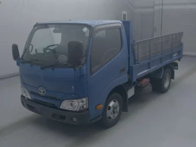 Toyota DYNA  с аукциона в Японии