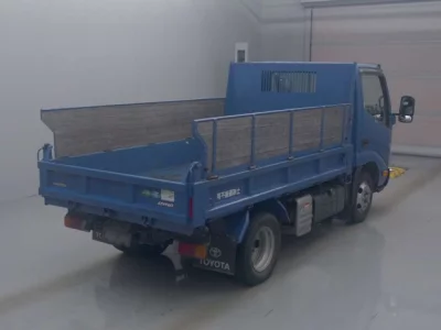 Toyota DYNA  с аукциона в Японии
